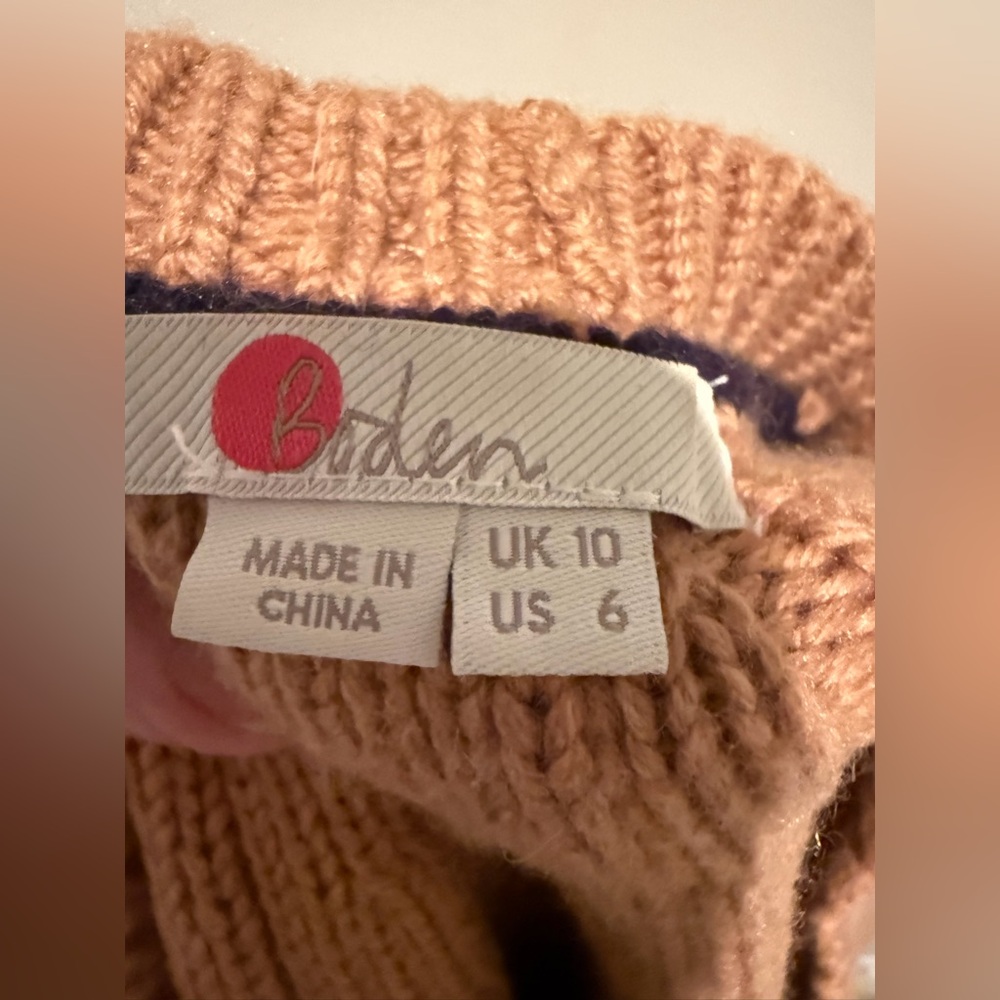 Boden Women’s  Crew Neck Sweater with Buttons Down the Back. Size 6. - Picture 3 of 3